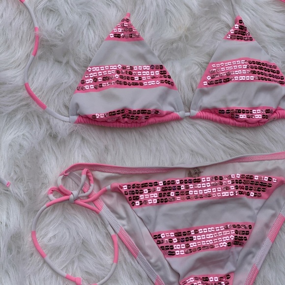 Victoria’s Secret swimsuit! - Picture 2 of 2